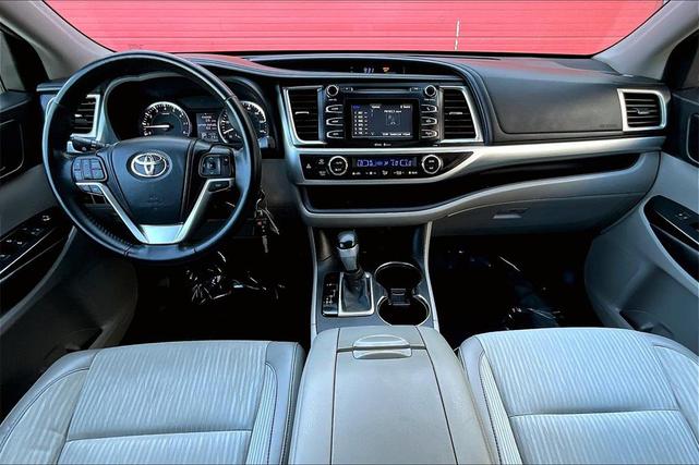 Photo of 2014 Alumina Jade Metallic Toyota Highlander