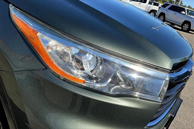Photo of 2014 Alumina Jade Metallic Toyota Highlander