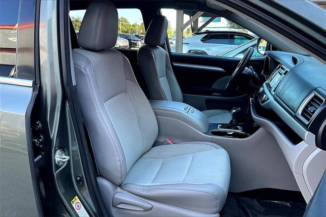 Photo of 2014 Alumina Jade Metallic Toyota Highlander