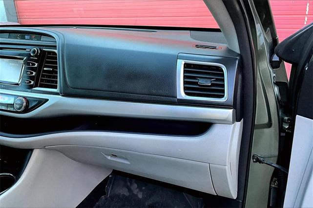 Photo of 2014 Alumina Jade Metallic Toyota Highlander