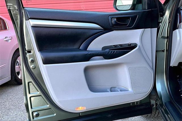 Photo of 2014 Alumina Jade Metallic Toyota Highlander