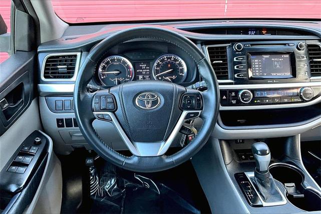 Photo of 2014 Alumina Jade Metallic Toyota Highlander