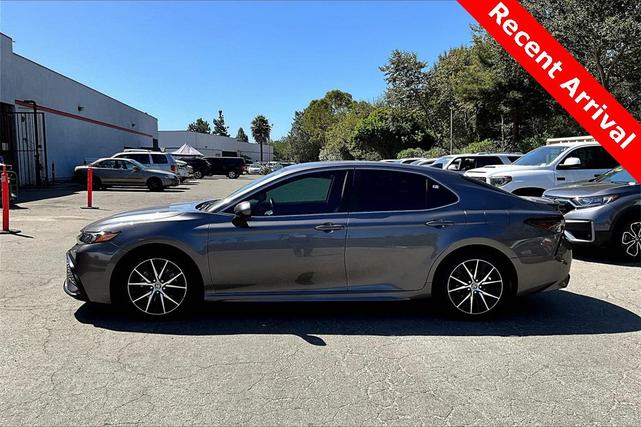 Photo of 2021 Predawn Gray Mica Toyota Camry