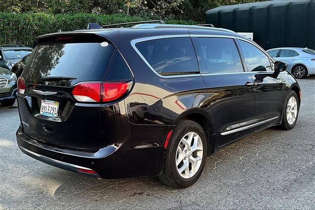 Photo of 2017 Dark Cordovan Pearlcoat Chrysler Pacifica