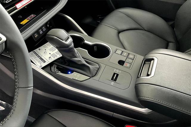 Photo of 2025 Celestial Silver Metallic Toyota Highlander