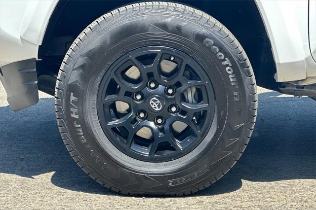 Photo of 2020 Super White Toyota Tacoma