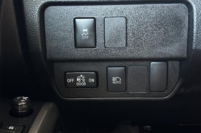 Photo of 2020 Super White Toyota Tacoma