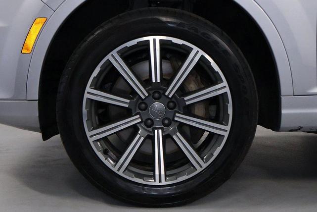 Photo of 2017 Florett Silver Metallic Audi Q7