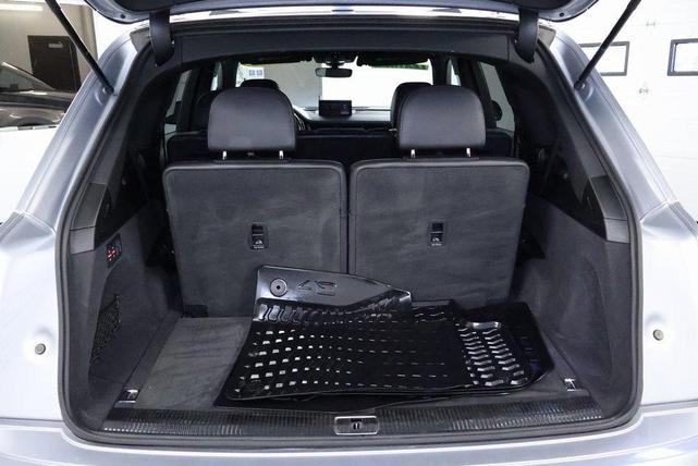 Photo of 2017 Florett Silver Metallic Audi Q7