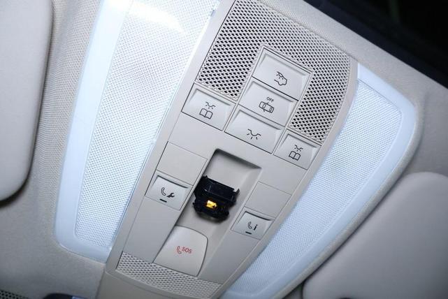 Photo of 2014 Polar White Mercedes-Benz C-Class
