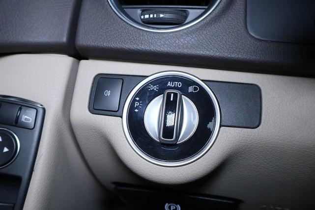 Photo of 2014 Polar White Mercedes-Benz C-Class