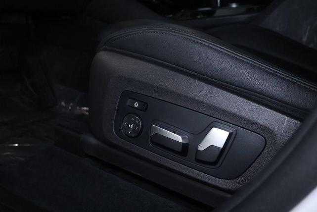 Photo of 2020 Mineral White Metallic BMW X3 PHEV