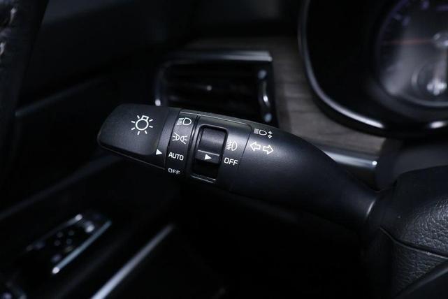 Photo of 2022 Glacial White Pearl Kia Telluride