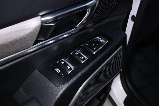 Photo of 2022 Glacial White Pearl Kia Telluride