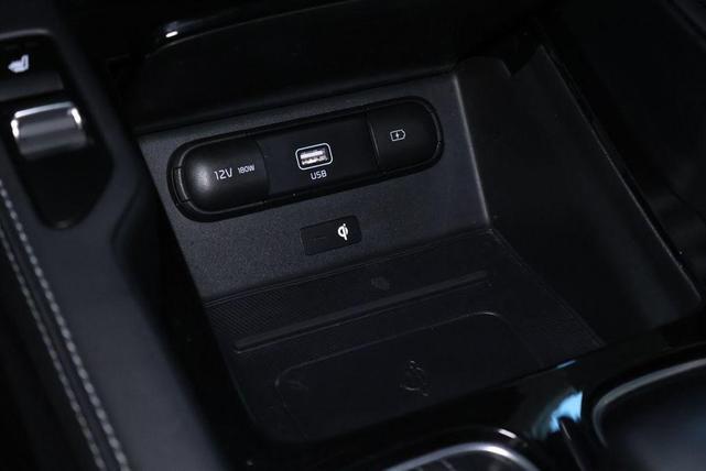 Photo of 2022 Glacial White Pearl Kia Telluride