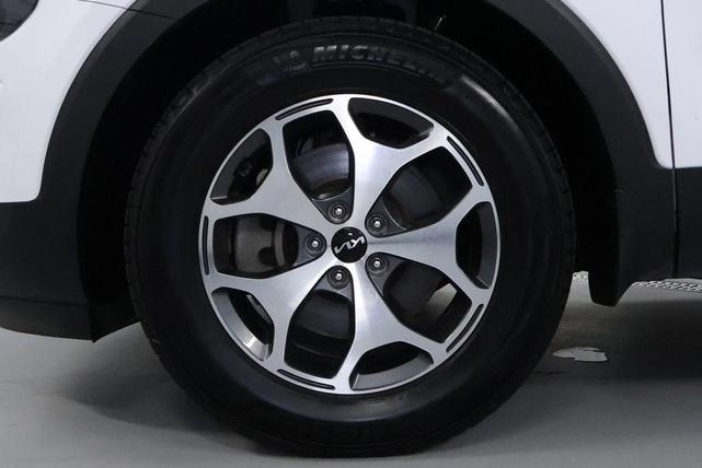 Photo of 2022 Glacial White Pearl Kia Telluride