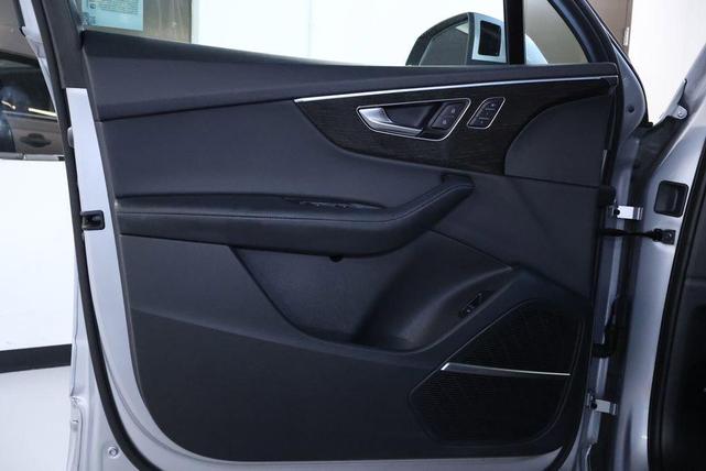 Photo of 2022 Florett Silver Metallic Audi Q7