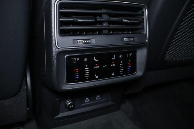 Photo of 2022 Florett Silver Metallic Audi Q7