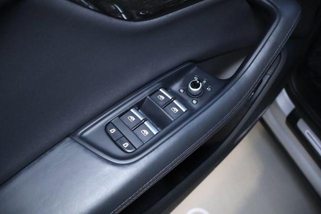 Photo of 2022 Florett Silver Metallic Audi Q7