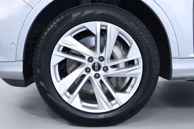 Photo of 2022 Florett Silver Metallic Audi Q7