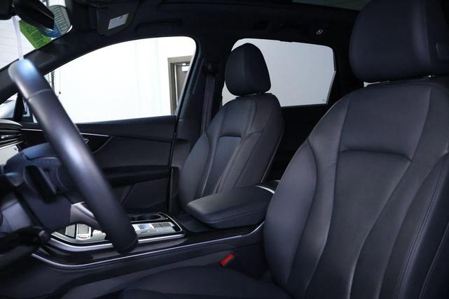 Photo of 2022 Florett Silver Metallic Audi Q7