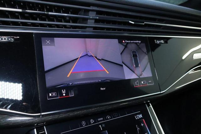 Photo of 2022 Florett Silver Metallic Audi Q7