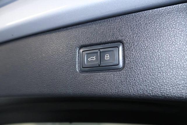 Photo of 2022 Florett Silver Metallic Audi Q7