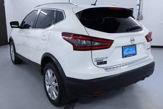 Photo of 2020 White Nissan Rogue Sport