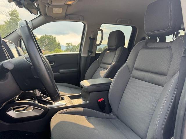 Photo of 2024 Glacier White Nissan Frontier