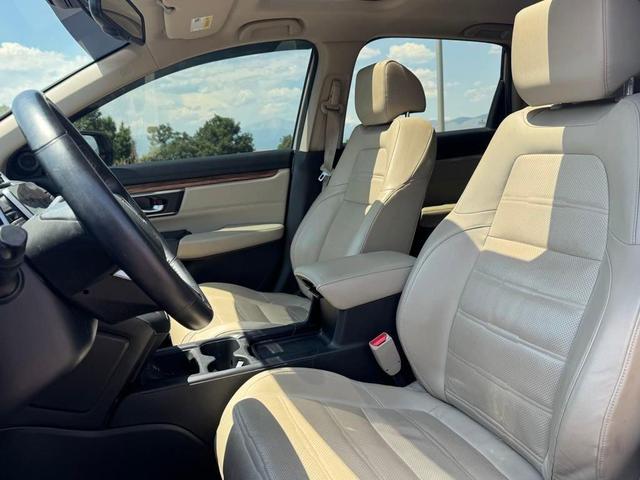 Photo of 2017 Gold Honda CR-V