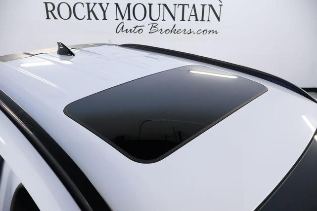 Photo of 2022 Ice White Hyundai SANTA CRUZ