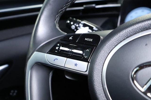 Photo of 2022 Ice White Hyundai SANTA CRUZ