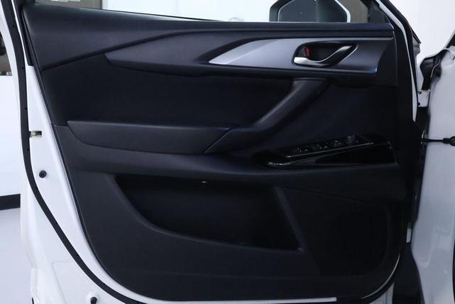 Photo of 2022 Snowflake White Pearl Mica Mazda CX-9