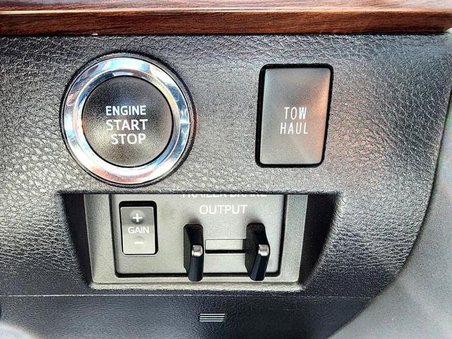Photo of 2021 Gray Toyota Tundra