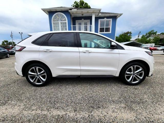 Photo of 2018 White Platinum Metallic Tri-Coat Ford Edge