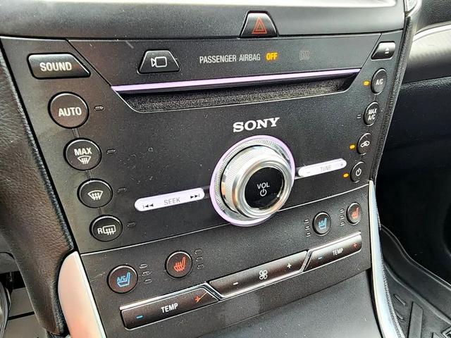 Photo of 2018 White Platinum Metallic Tri-Coat Ford Edge