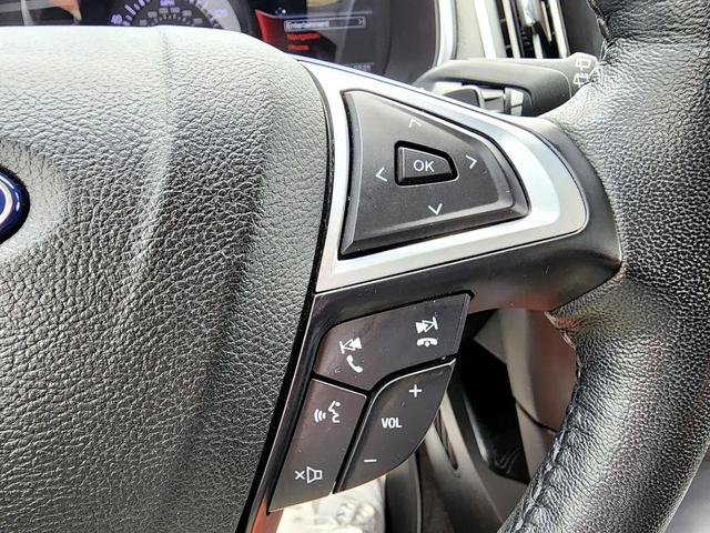 Photo of 2018 White Platinum Metallic Tri-Coat Ford Edge