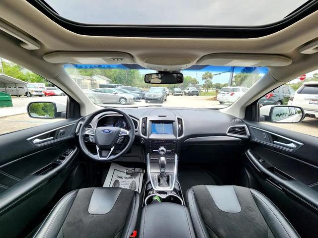 Photo of 2018 White Platinum Metallic Tri-Coat Ford Edge