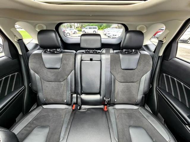 Photo of 2018 White Platinum Metallic Tri-Coat Ford Edge