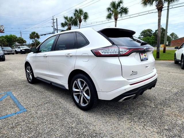 Photo of 2018 White Platinum Metallic Tri-Coat Ford Edge