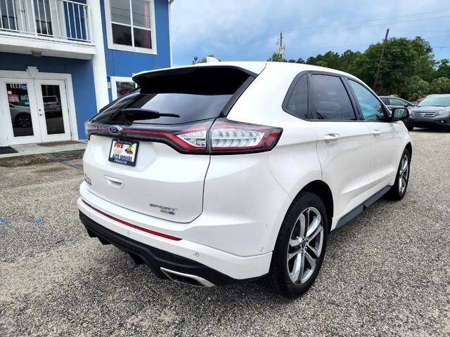 Photo of 2018 White Platinum Metallic Tri-Coat Ford Edge