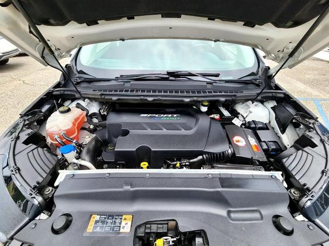 Photo of 2018 White Platinum Metallic Tri-Coat Ford Edge