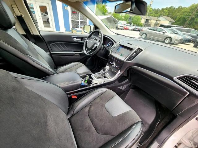 Photo of 2018 White Platinum Metallic Tri-Coat Ford Edge