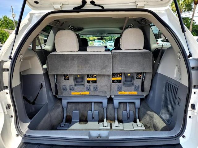 Photo of 2012 Super White Toyota Sienna