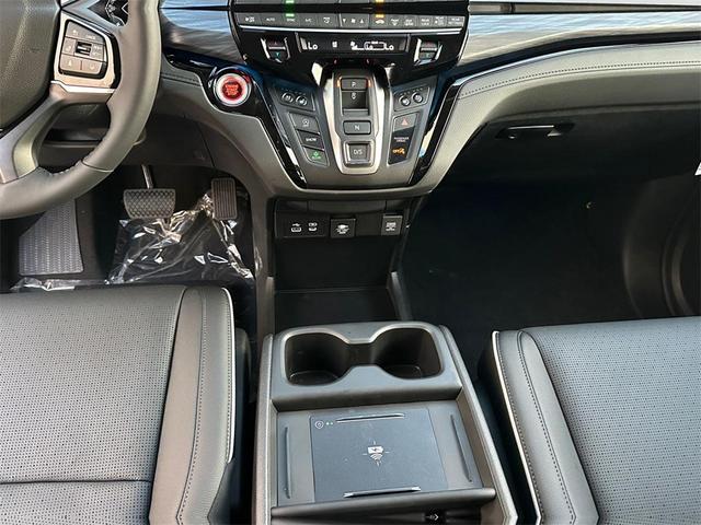 Photo of 2026 Platinum White Pearl Honda Odyssey