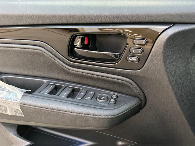 Photo of 2026 Platinum White Pearl Honda Odyssey