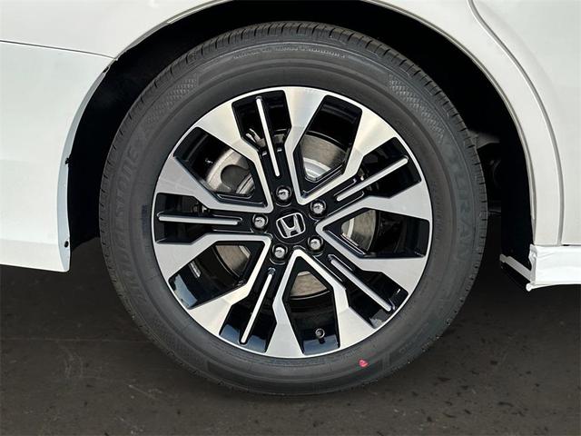 Photo of 2026 Platinum White Pearl Honda Odyssey