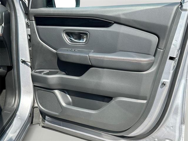 Photo of 2025 Alabaster Silver Metallic Honda Pilot