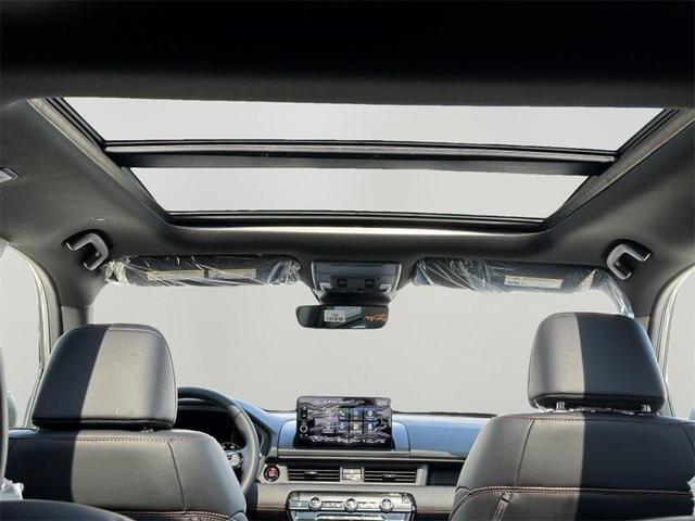Photo of 2025 Alabaster Silver Metallic Honda Pilot