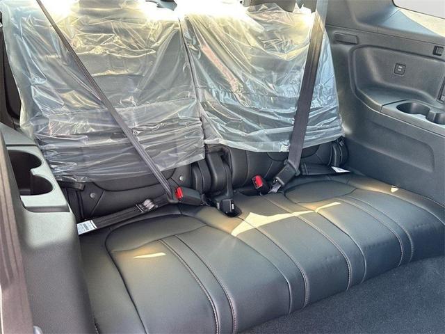Photo of 2025 Alabaster Silver Metallic Honda Pilot